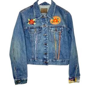 NWT GAP 1969 Floral Embroidered Jean Jacket M Boho Distressed Blue Denim NEW